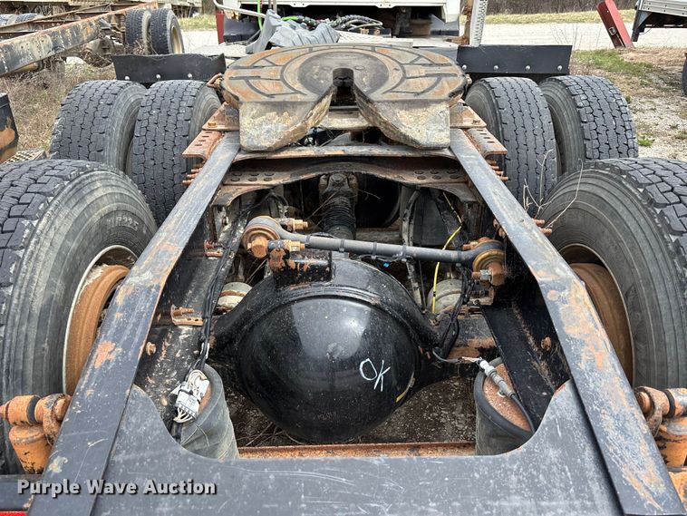 image for item FH7033 2016 Mack CXU613 semi truck