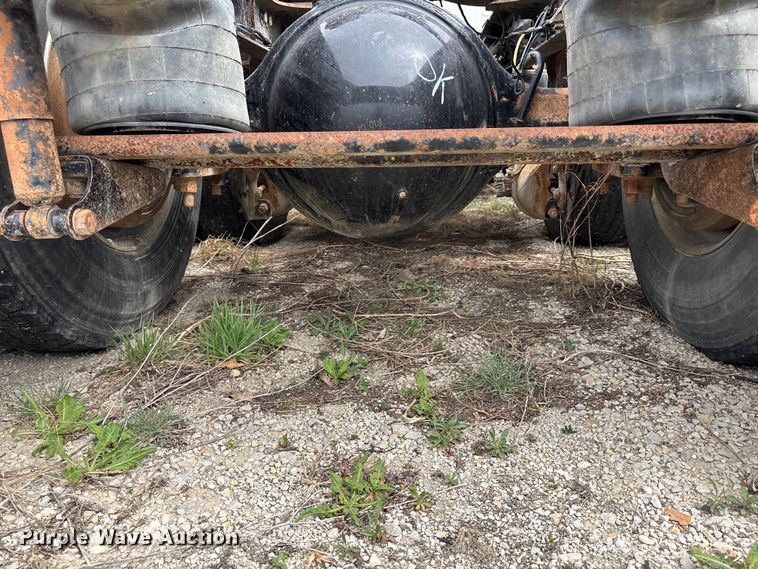 image for item FH7033 2016 Mack CXU613 semi truck