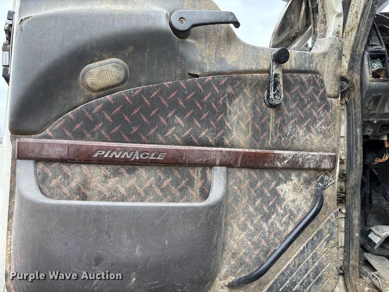 image for item FH7033 2016 Mack CXU613 semi truck