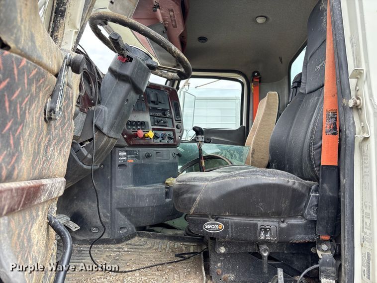 image for item FH7033 2016 Mack CXU613 semi truck