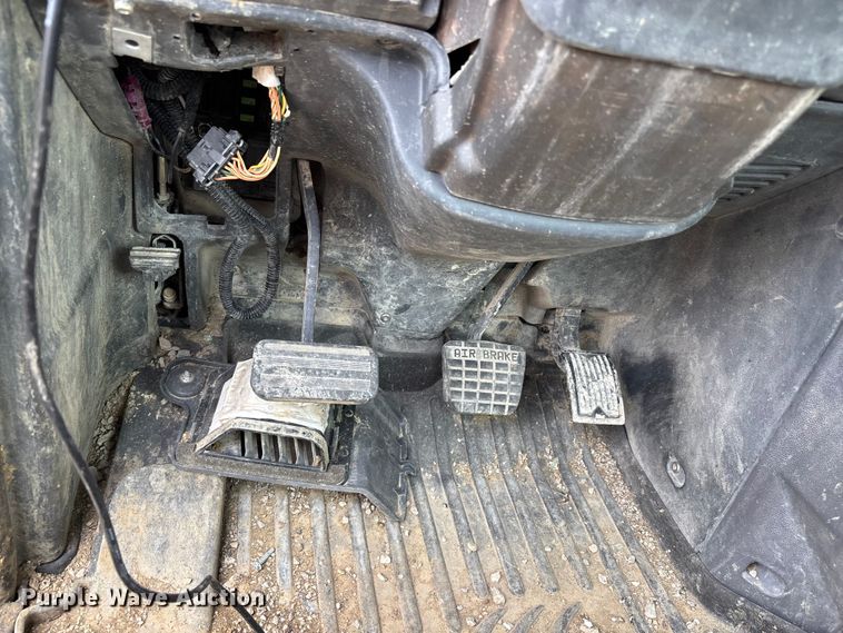 image for item FH7033 2016 Mack CXU613 semi truck