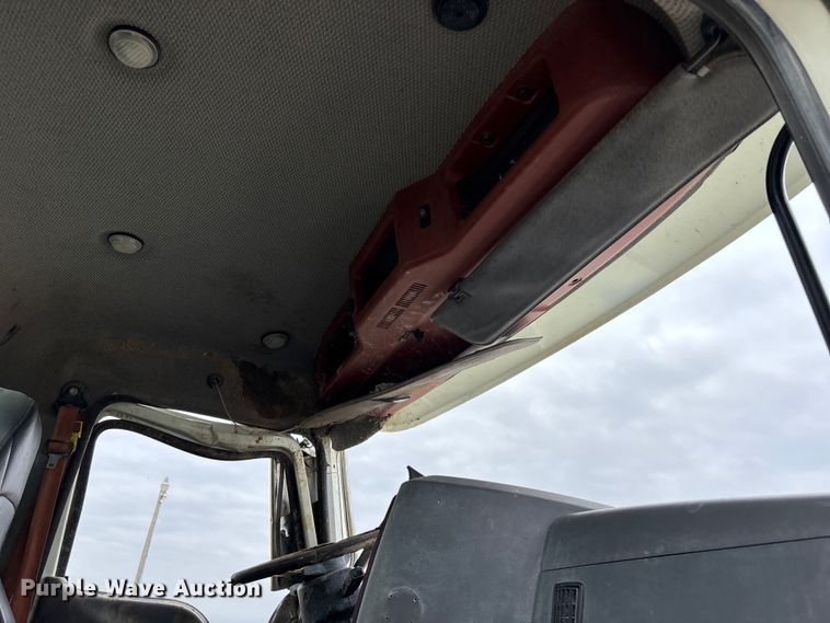 image for item FH7033 2016 Mack CXU613 semi truck