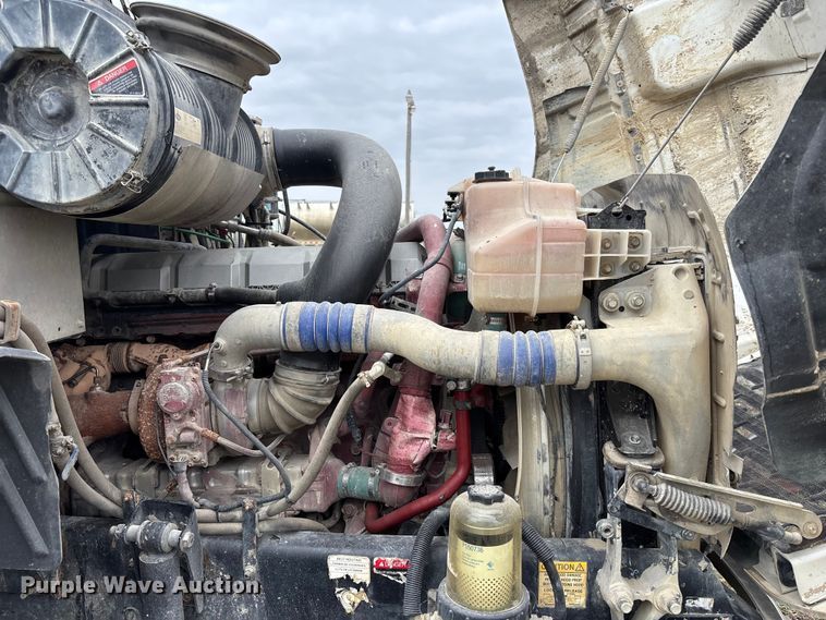 image for item FH7033 2016 Mack CXU613 semi truck