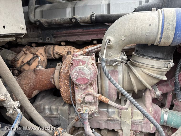 image for item FH7033 2016 Mack CXU613 semi truck