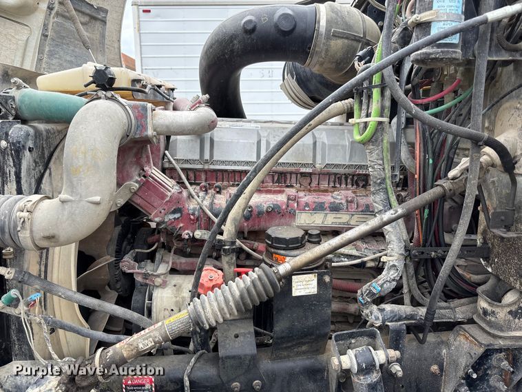 image for item FH7033 2016 Mack CXU613 semi truck