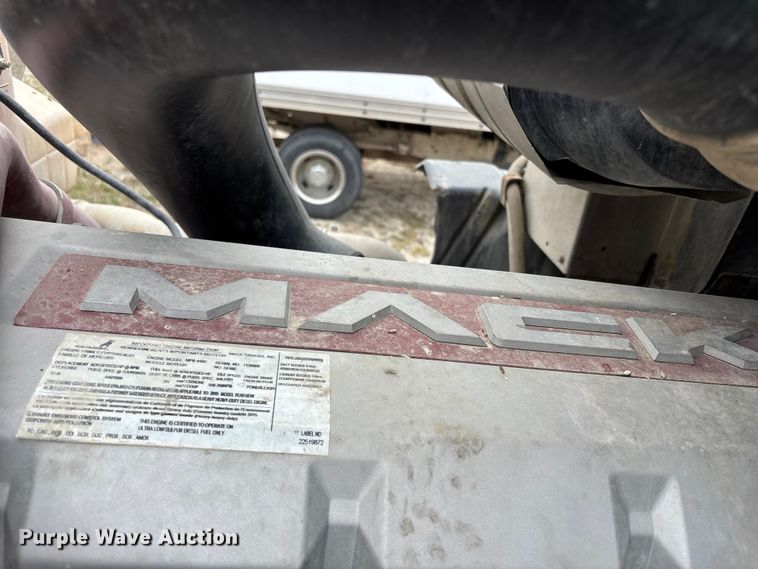 image for item FH7033 2016 Mack CXU613 semi truck