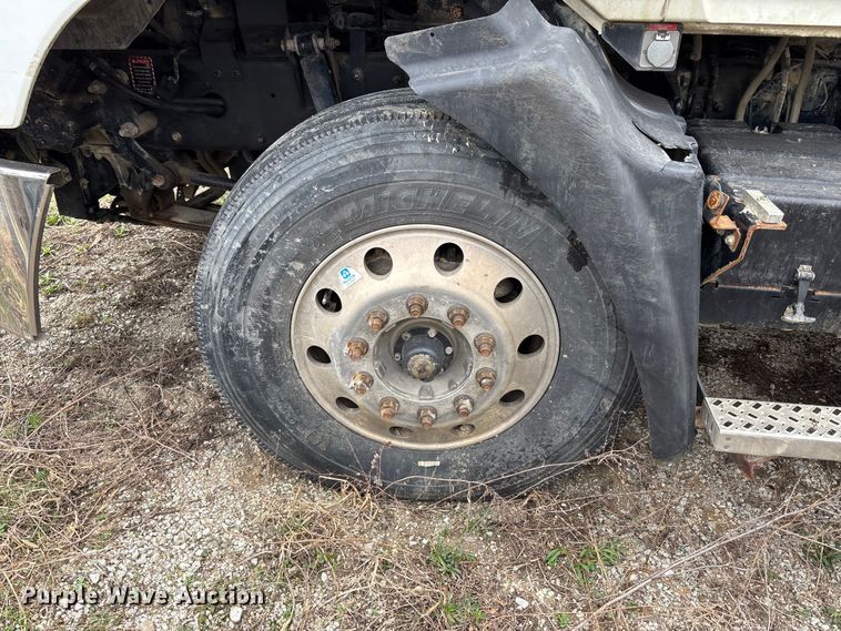 image for item FH7033 2016 Mack CXU613 semi truck