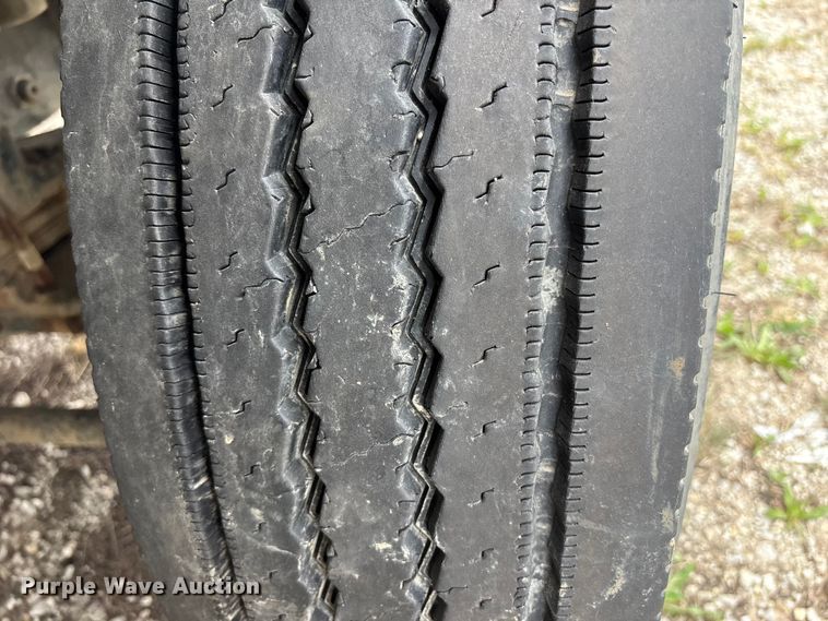 image for item FH7033 2016 Mack CXU613 semi truck