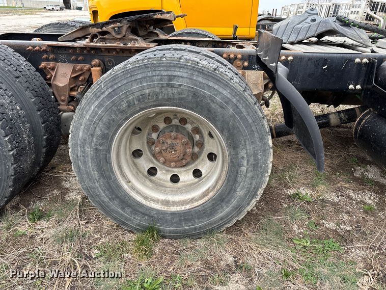 image for item FH7033 2016 Mack CXU613 semi truck