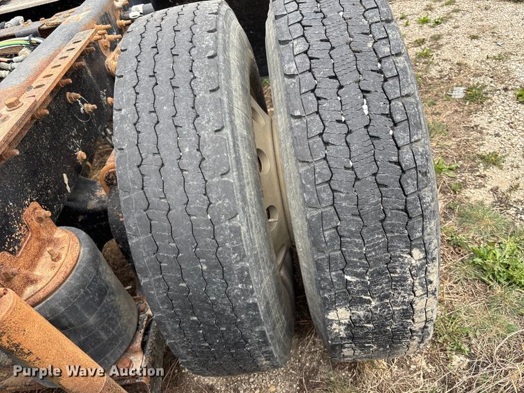 image for item FH7033 2016 Mack CXU613 semi truck