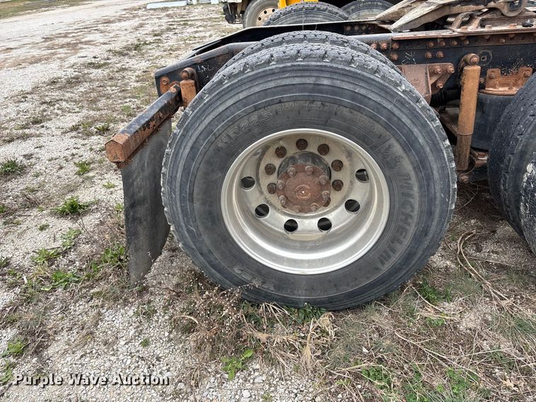 image for item FH7033 2016 Mack CXU613 semi truck