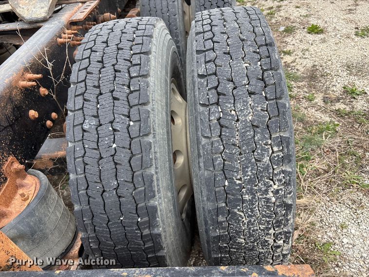 image for item FH7033 2016 Mack CXU613 semi truck