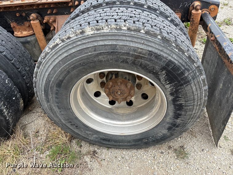 image for item FH7033 2016 Mack CXU613 semi truck