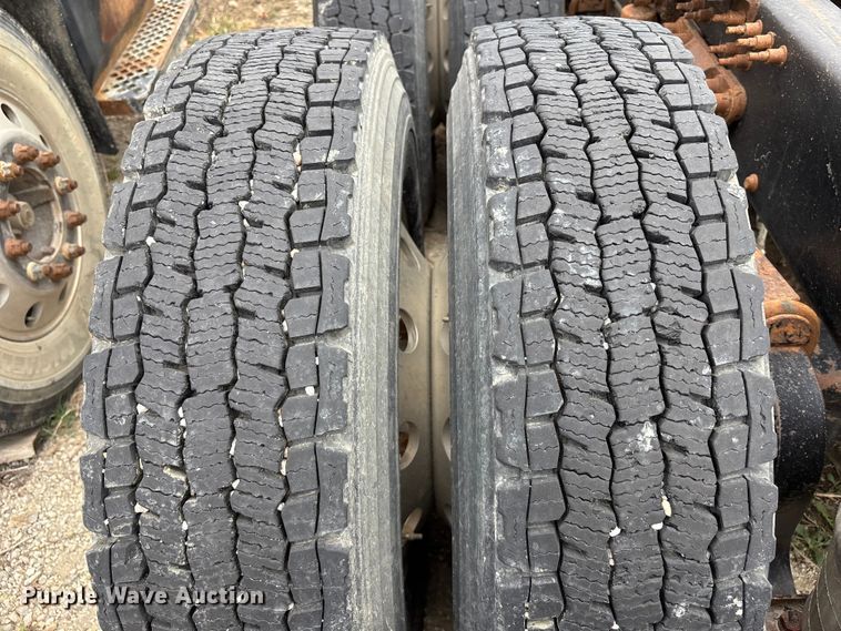 image for item FH7033 2016 Mack CXU613 semi truck