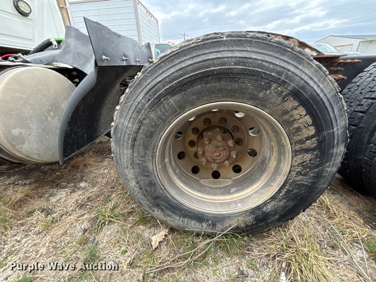 image for item FH7033 2016 Mack CXU613 semi truck