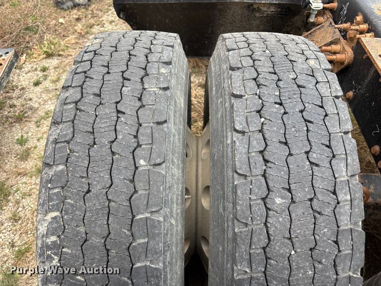 image for item FH7033 2016 Mack CXU613 semi truck