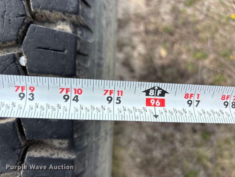 image for item FH7035 2005 GMC C7500 truck cab and chassis