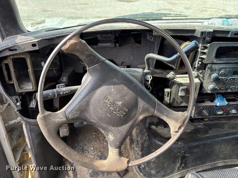 image for item FH7035 2005 GMC C7500 truck cab and chassis