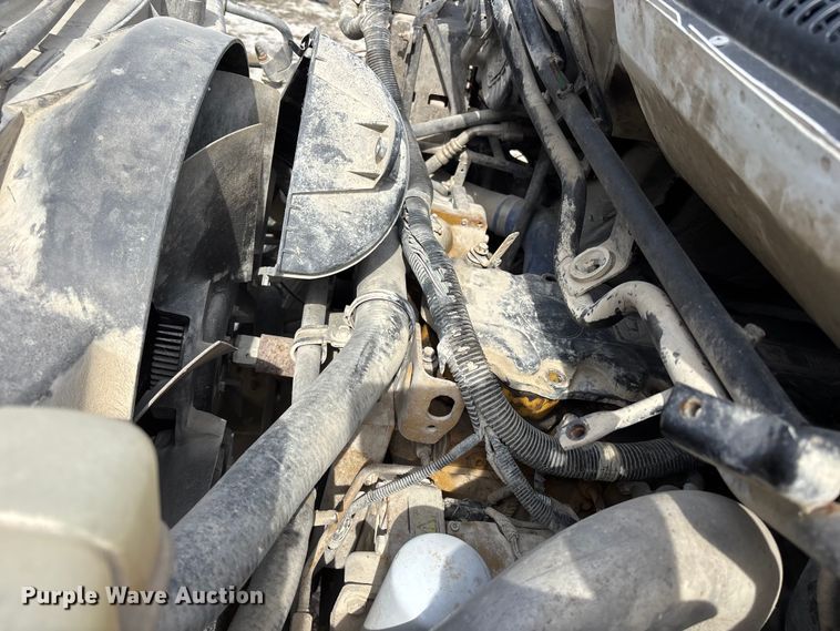 image for item FH7035 2005 GMC C7500 truck cab and chassis