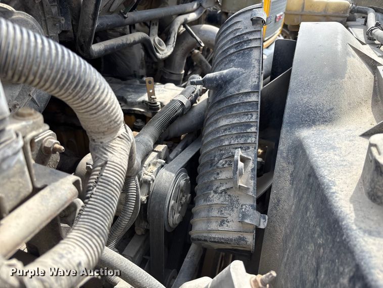 image for item FH7035 2005 GMC C7500 truck cab and chassis