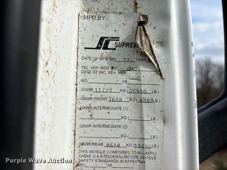 image for item FH7035 2005 GMC C7500 truck cab and chassis