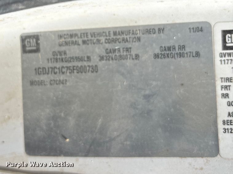 image for item FH7035 2005 GMC C7500 truck cab and chassis