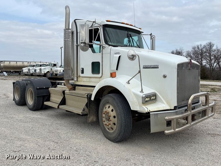 image for item FH7036 2020 Kenworth T800 semi truck