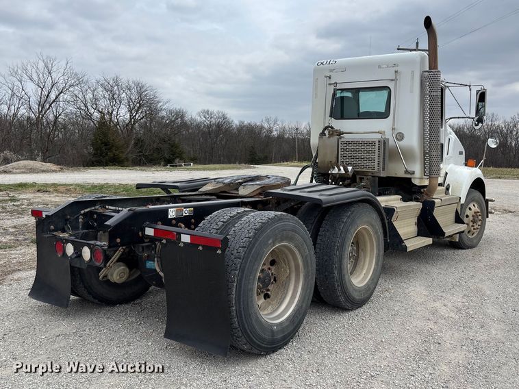 image for item FH7036 2020 Kenworth T800 semi truck