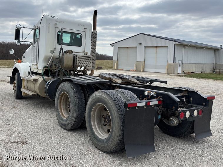 image for item FH7036 2020 Kenworth T800 semi truck