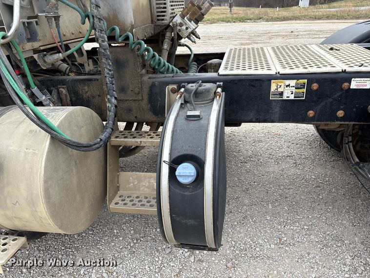 image for item FH7036 2020 Kenworth T800 semi truck