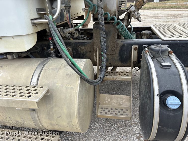 image for item FH7036 2020 Kenworth T800 semi truck