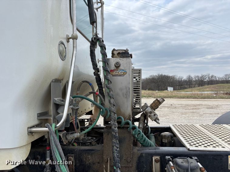 image for item FH7036 2020 Kenworth T800 semi truck