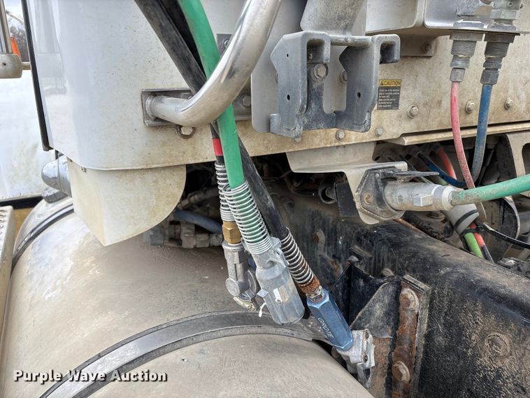 image for item FH7036 2020 Kenworth T800 semi truck