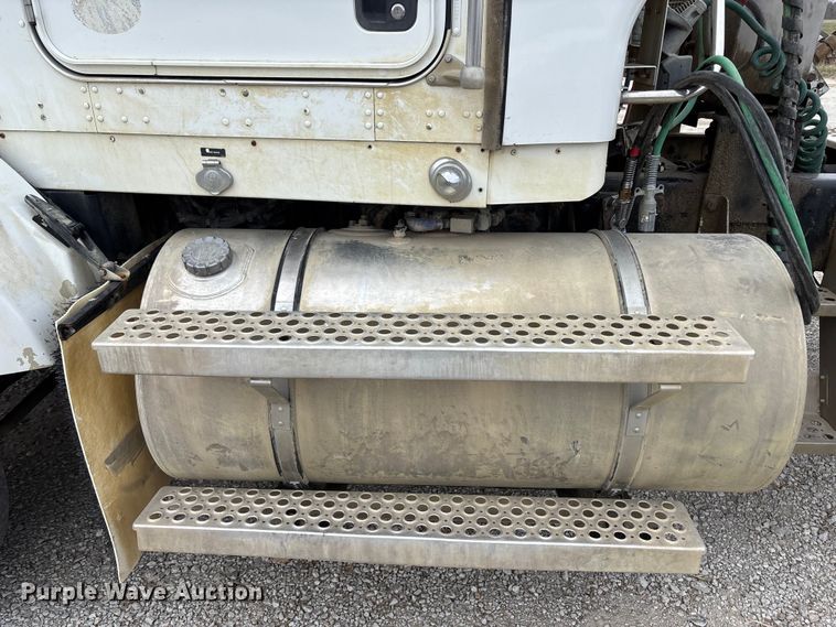 image for item FH7036 2020 Kenworth T800 semi truck