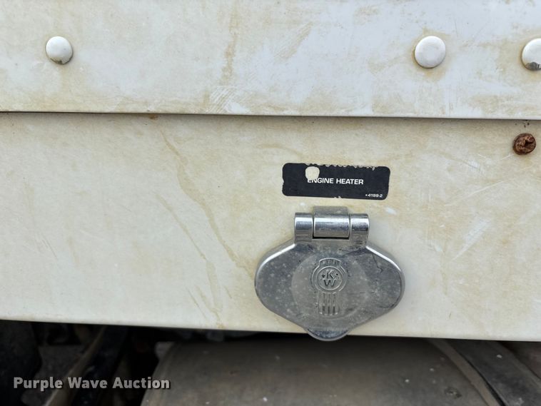 image for item FH7036 2020 Kenworth T800 semi truck