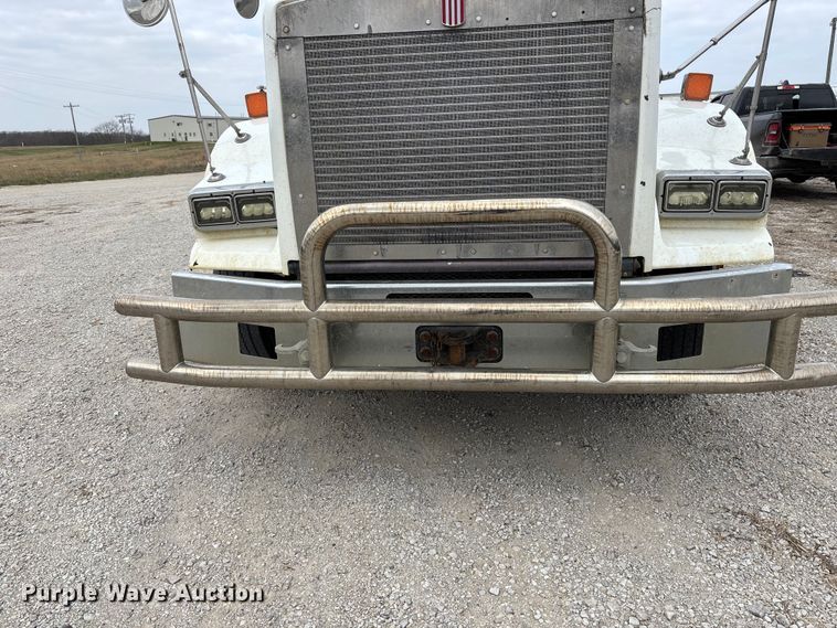image for item FH7036 2020 Kenworth T800 semi truck