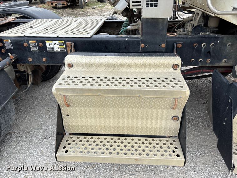 image for item FH7036 2020 Kenworth T800 semi truck