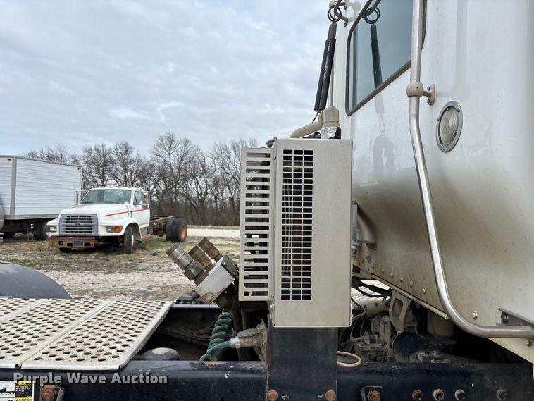 image for item FH7036 2020 Kenworth T800 semi truck