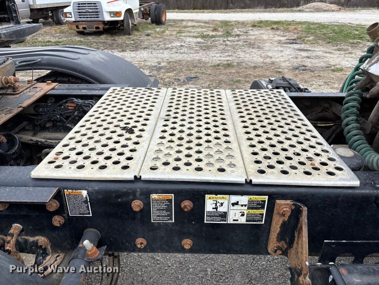 image for item FH7036 2020 Kenworth T800 semi truck