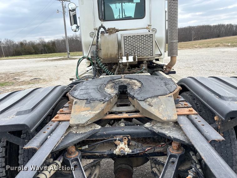 image for item FH7036 2020 Kenworth T800 semi truck