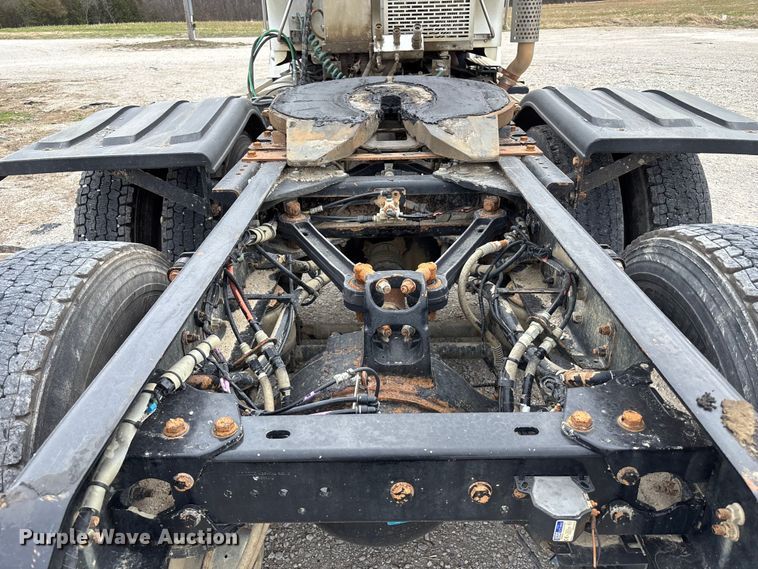 image for item FH7036 2020 Kenworth T800 semi truck