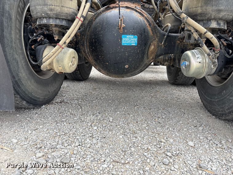 image for item FH7036 2020 Kenworth T800 semi truck