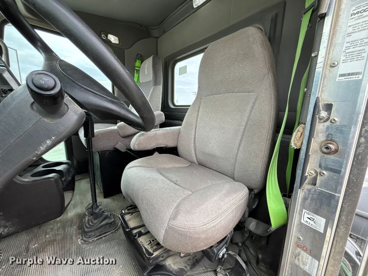 image for item FH7036 2020 Kenworth T800 semi truck