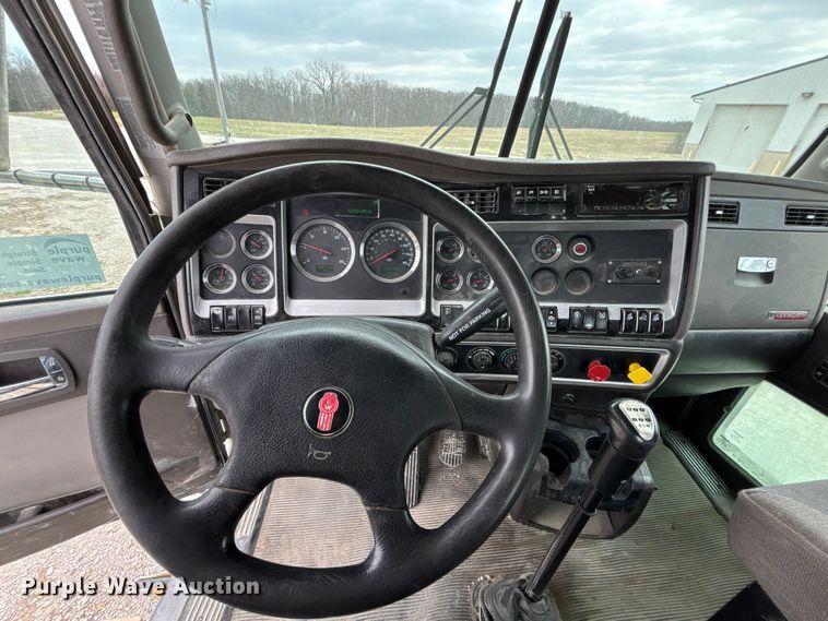 image for item FH7036 2020 Kenworth T800 semi truck