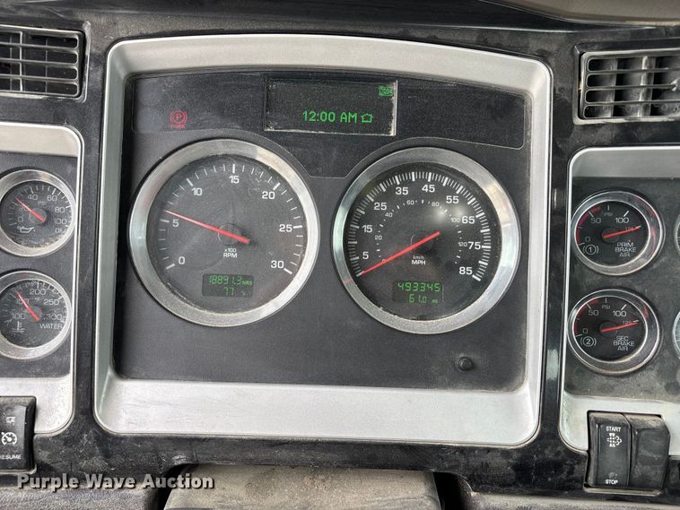 image for item FH7036 2020 Kenworth T800 semi truck