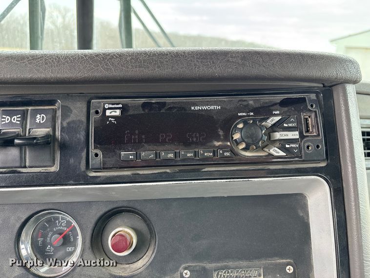 image for item FH7036 2020 Kenworth T800 semi truck