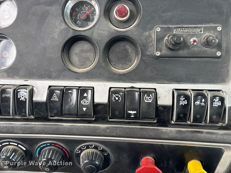 image for item FH7036 2020 Kenworth T800 semi truck