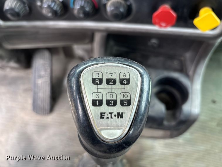 image for item FH7036 2020 Kenworth T800 semi truck