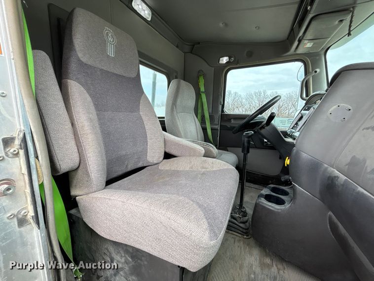 image for item FH7036 2020 Kenworth T800 semi truck