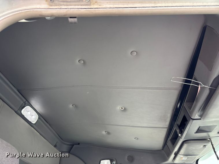 image for item FH7036 2020 Kenworth T800 semi truck